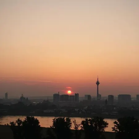 Rheinblick - Wohnung Direkt Bei Duesseldorf Mit Toller Aussicht Neuss Exterior photo