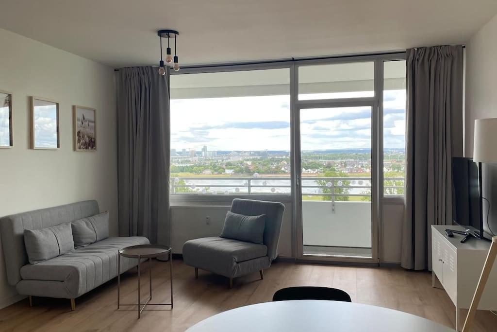 Rheinblick - Direkt Bei Duesseldorf Mit Toller Aussicht Neuss