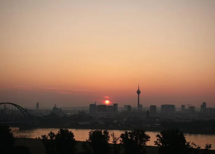 Rheinblick - Wohnung Direkt Bei Duesseldorf Mit Toller Aussicht